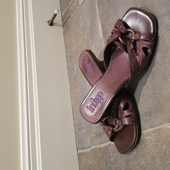 - - Women's Indigo brown leather sandals with funky heel.  Size 8 1/2 - Picture 2 of 6